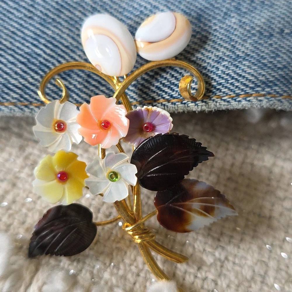 Vintage Darling Floral Multicolor Shell And Gold Tone Pin Brooch -